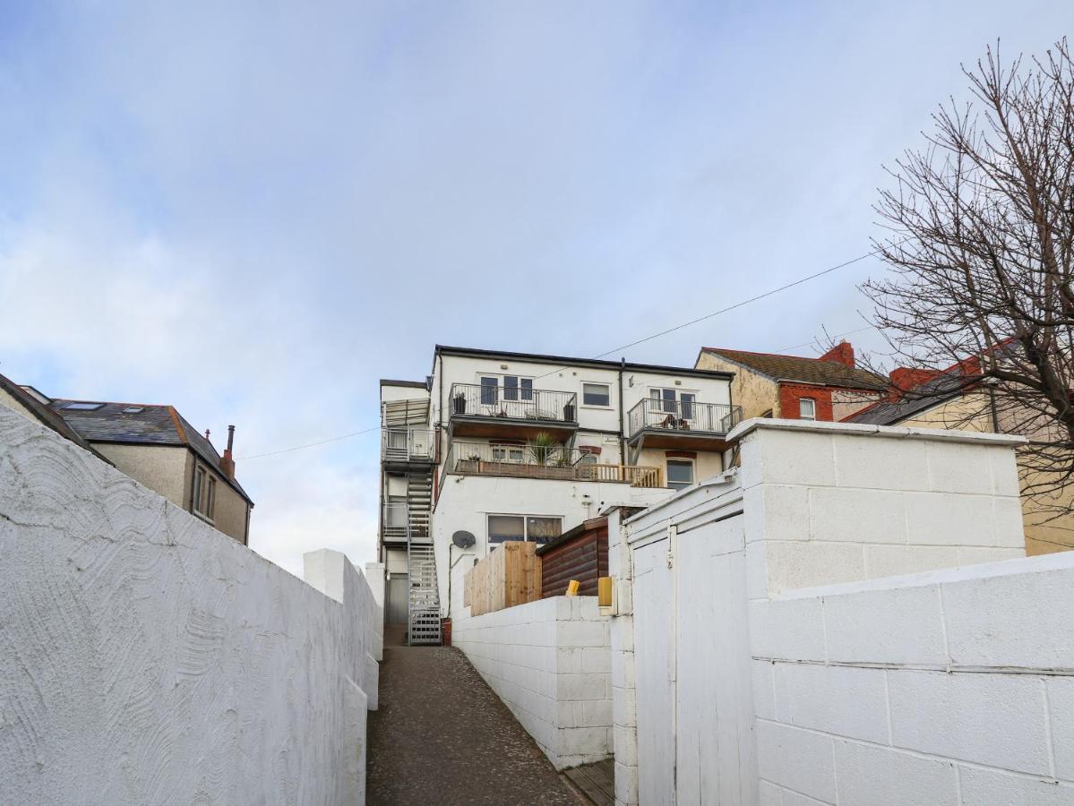 Ty Canol Rhyl Exterior photo